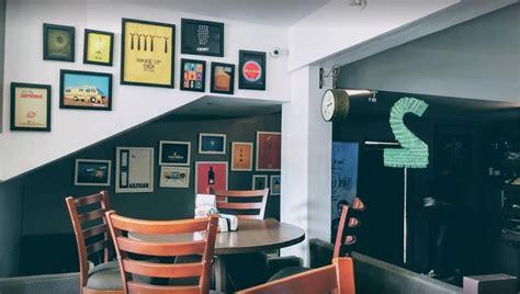 The Cafe 17 .